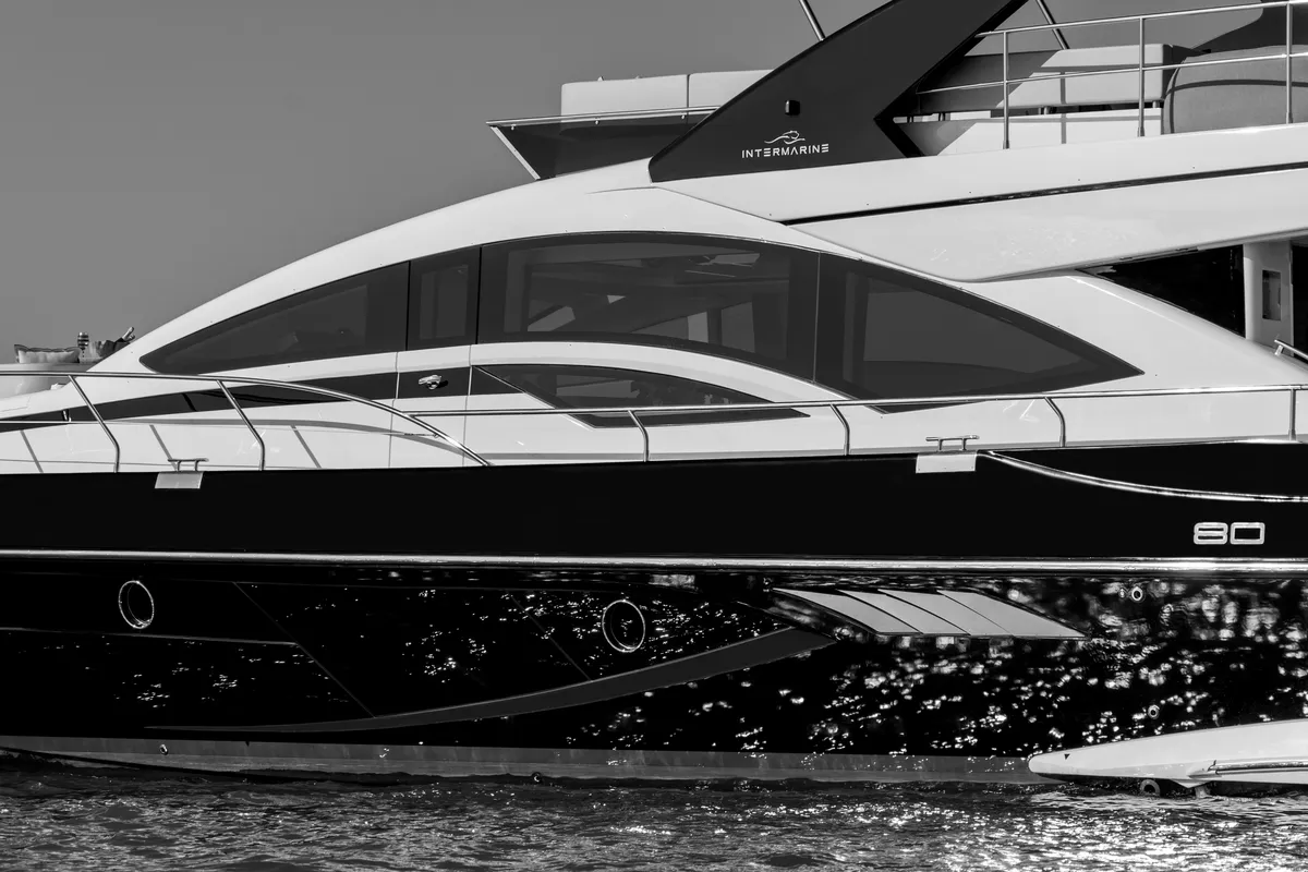 Intermarine 80 — Exterior