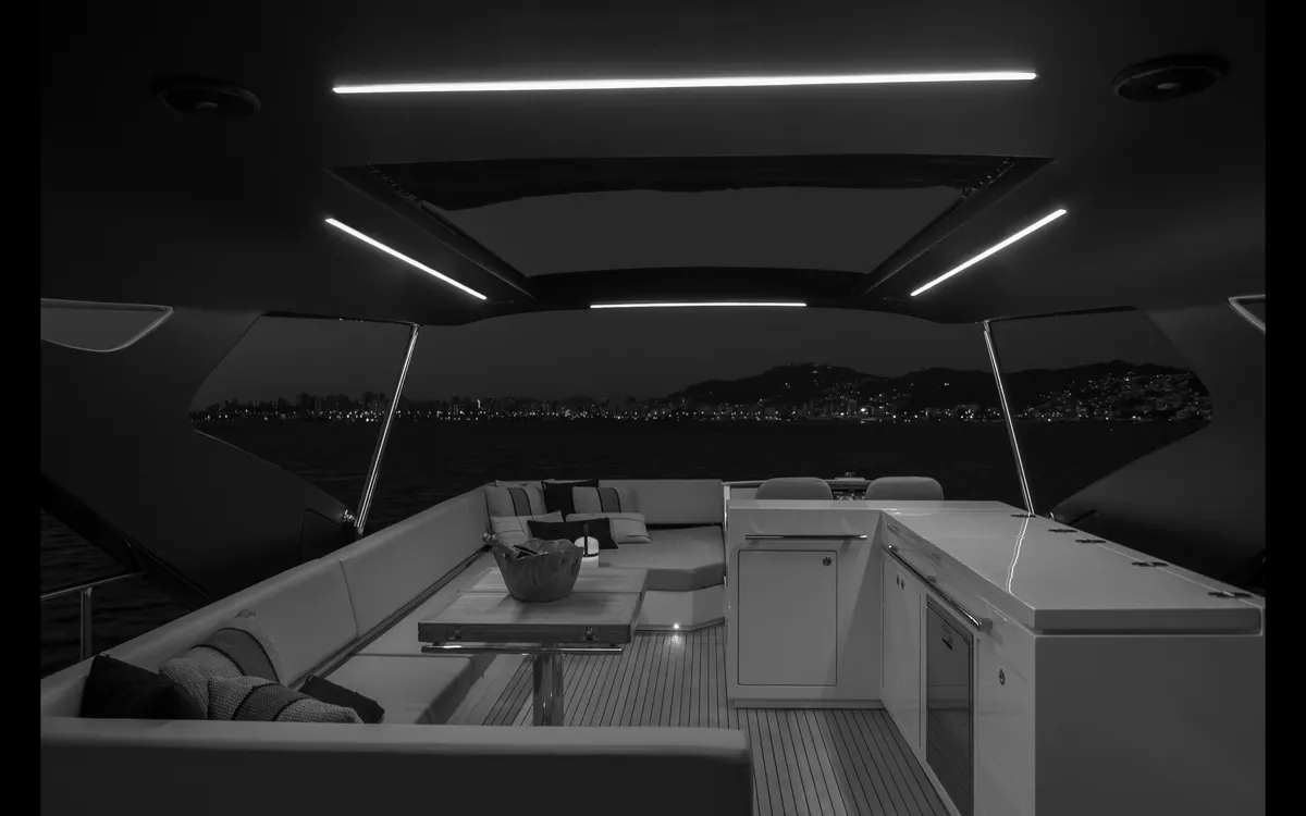 Intermarine 80 — Flybridge