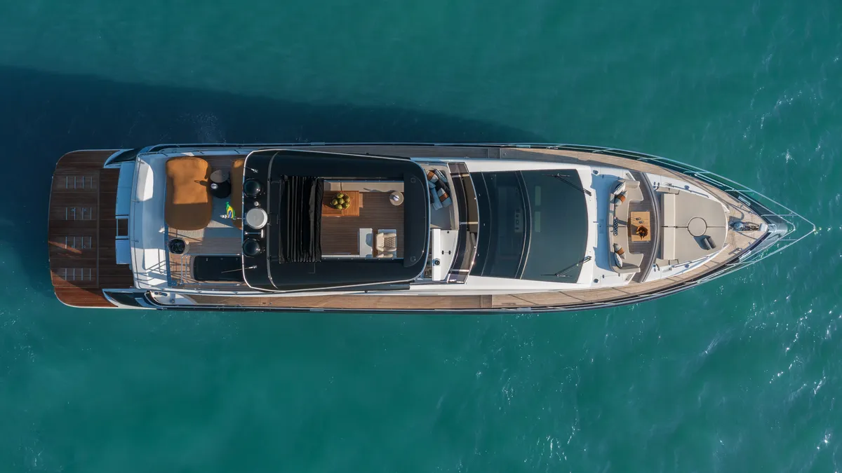 Intermarine 80 — Exterior