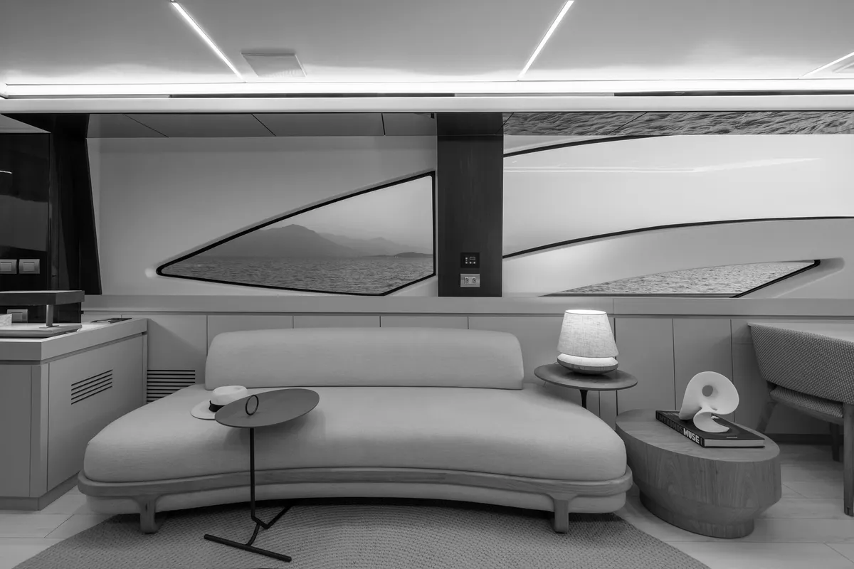 Intermarine 80 — Salão