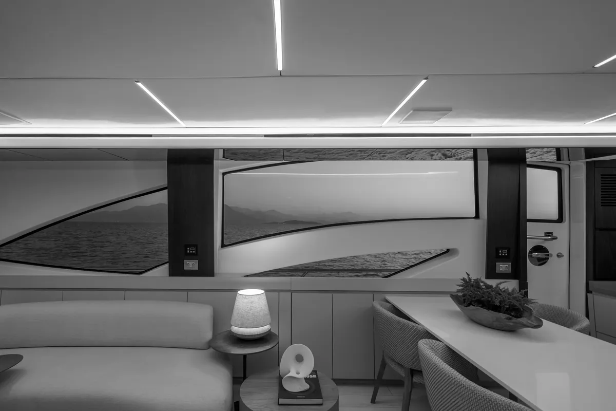 Intermarine 80 — Salão
