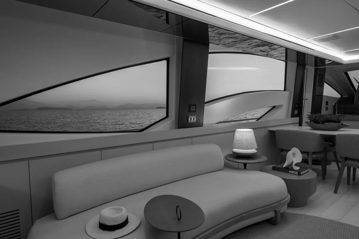 Intermarine 80 — Salão