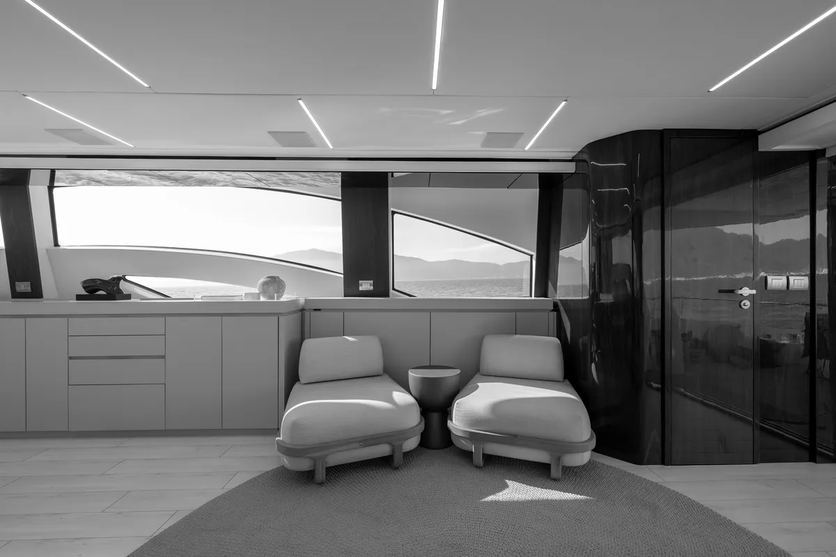 Intermarine 80 — Salão
