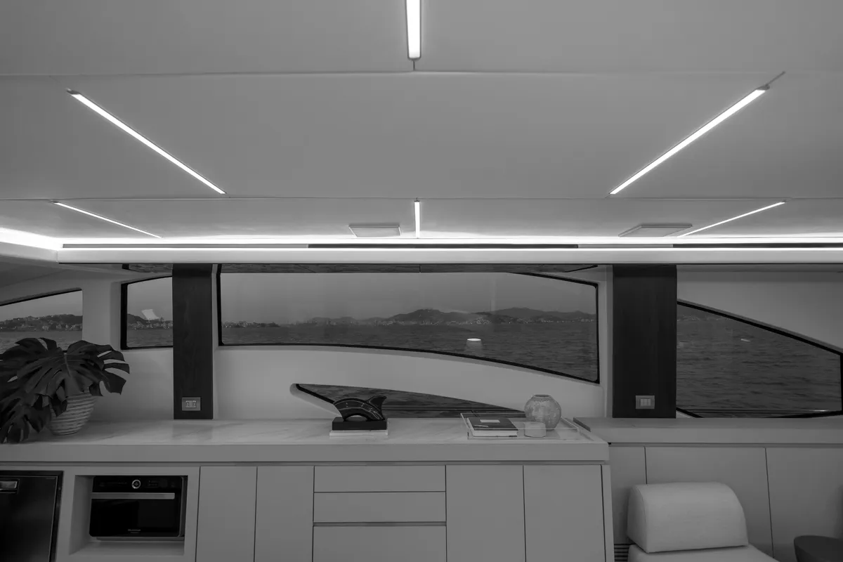 Intermarine 80 — Salão