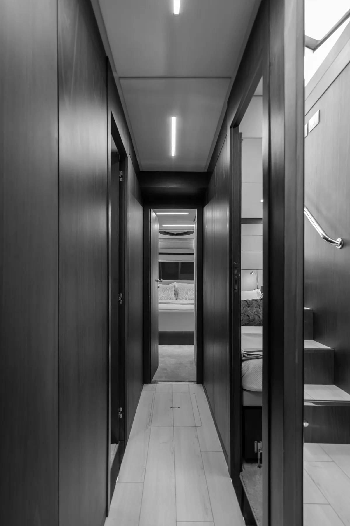 Intermarine 80 — Suítes
