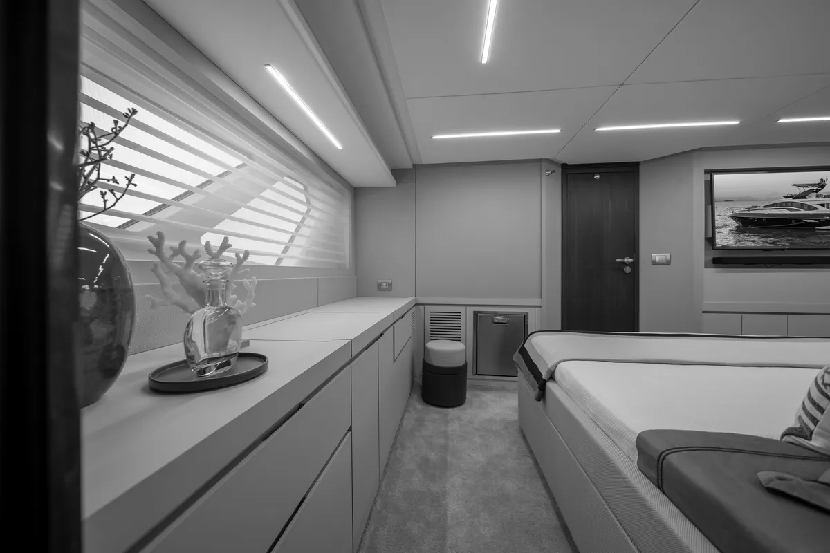 Intermarine 80 — Suítes