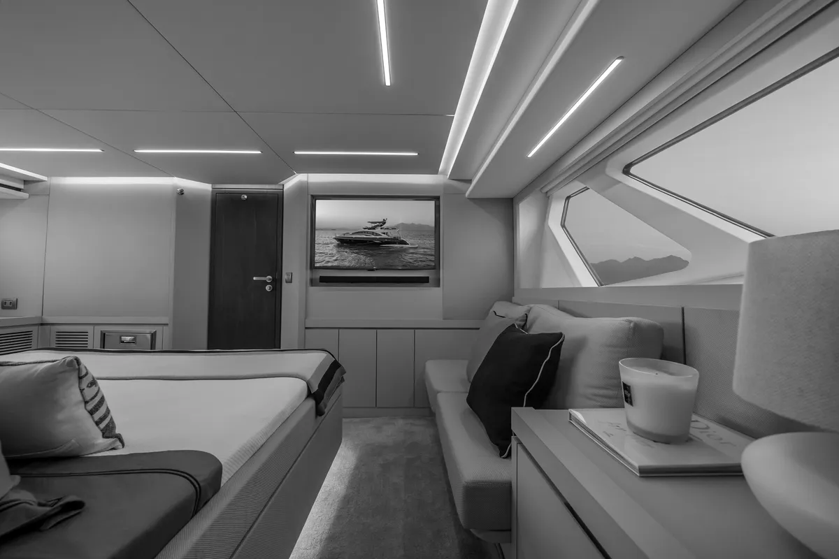 Intermarine 80 — Suítes