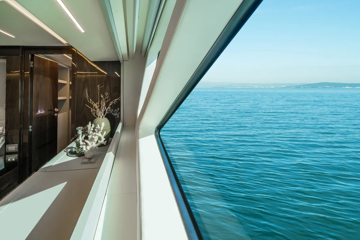 Intermarine 80 — Suítes