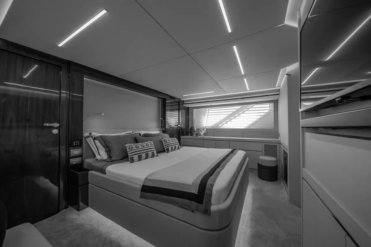 Intermarine 80 — Suítes