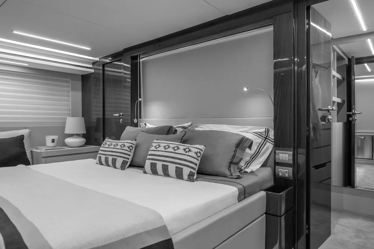 Intermarine 80 — Suítes