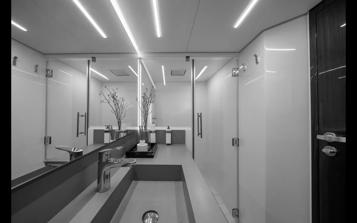 Intermarine 80 — Suítes