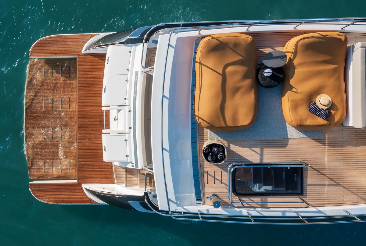 Intermarine 80 — Flybridge